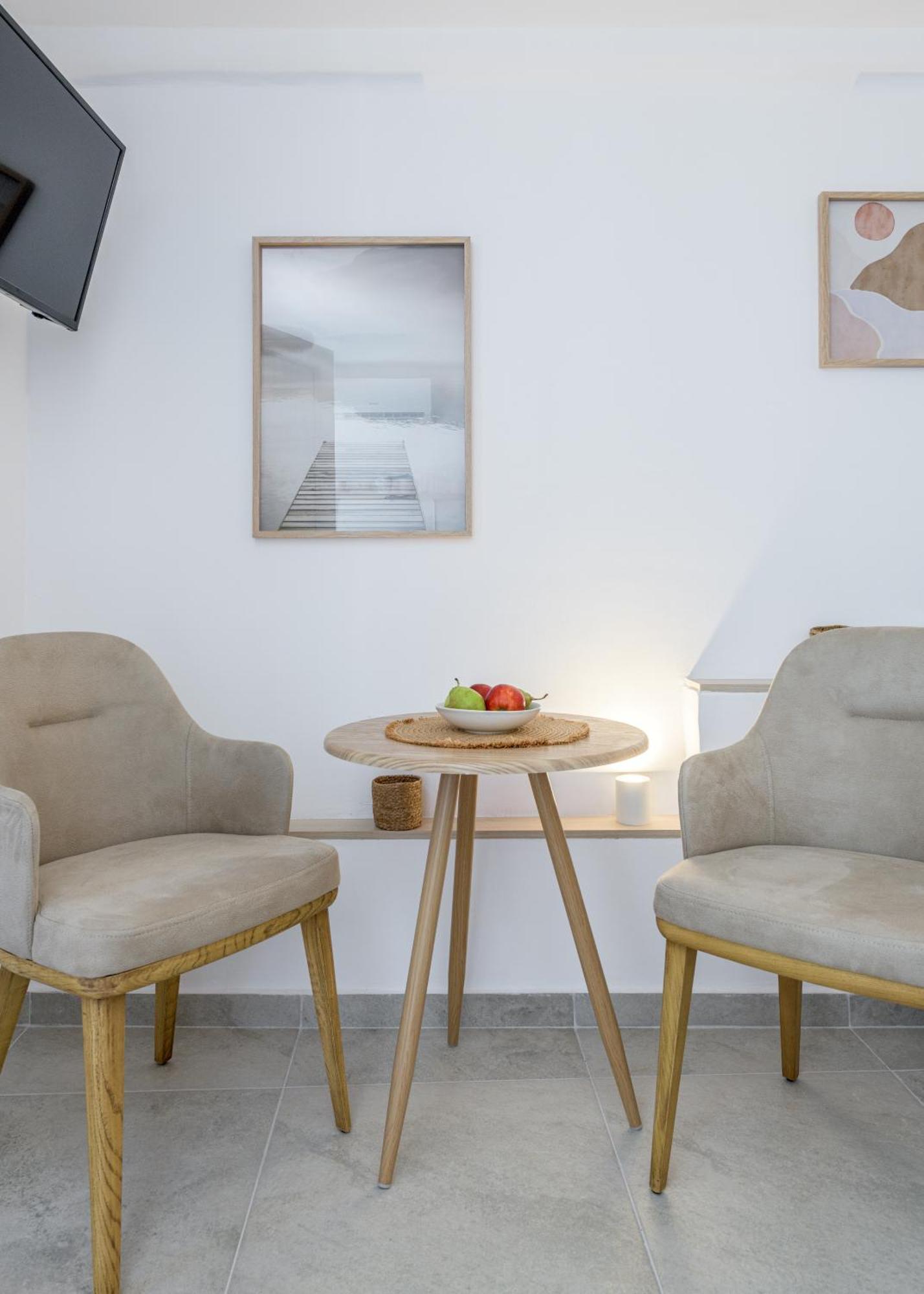 Polyegos View Hotel Полония Екстериор снимка