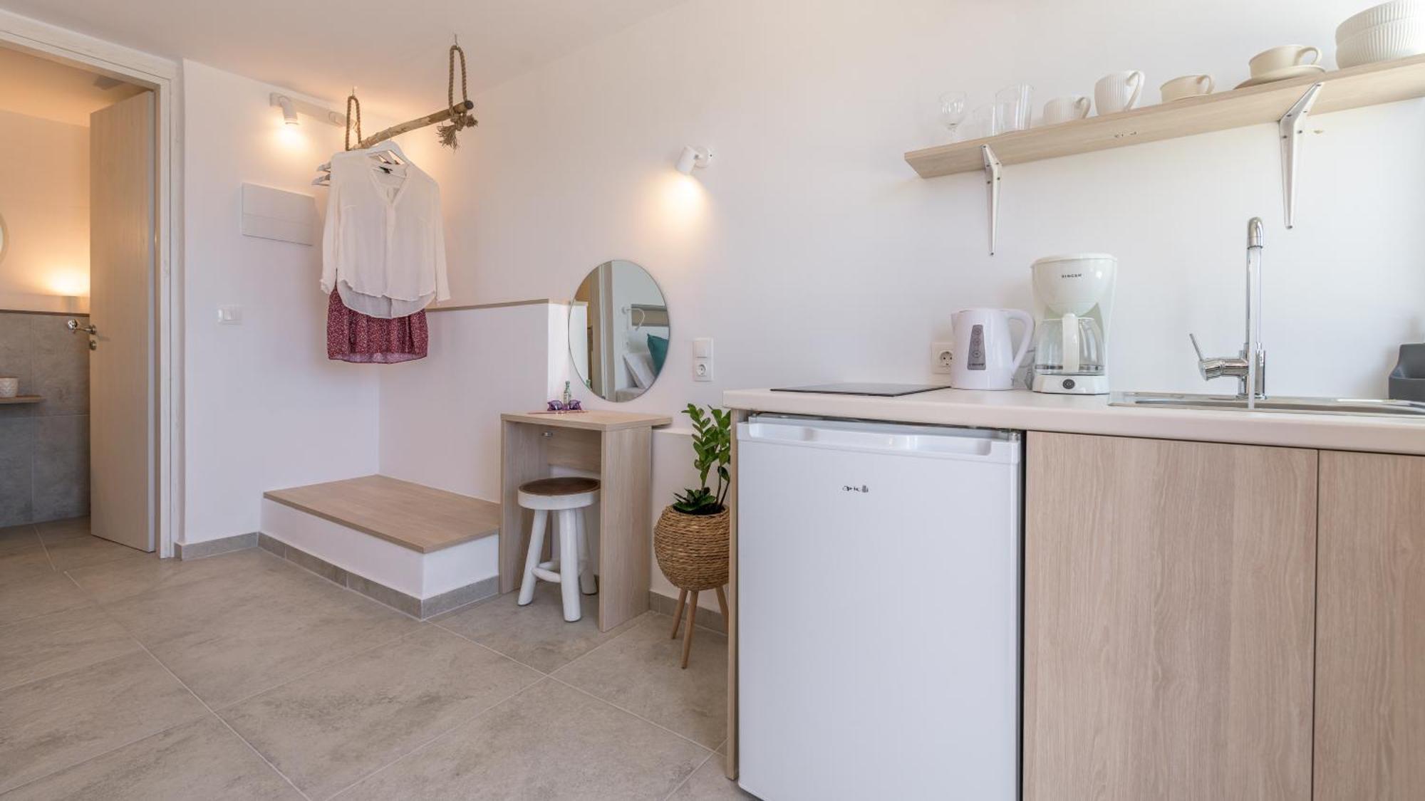 Polyegos View Hotel Полония Екстериор снимка
